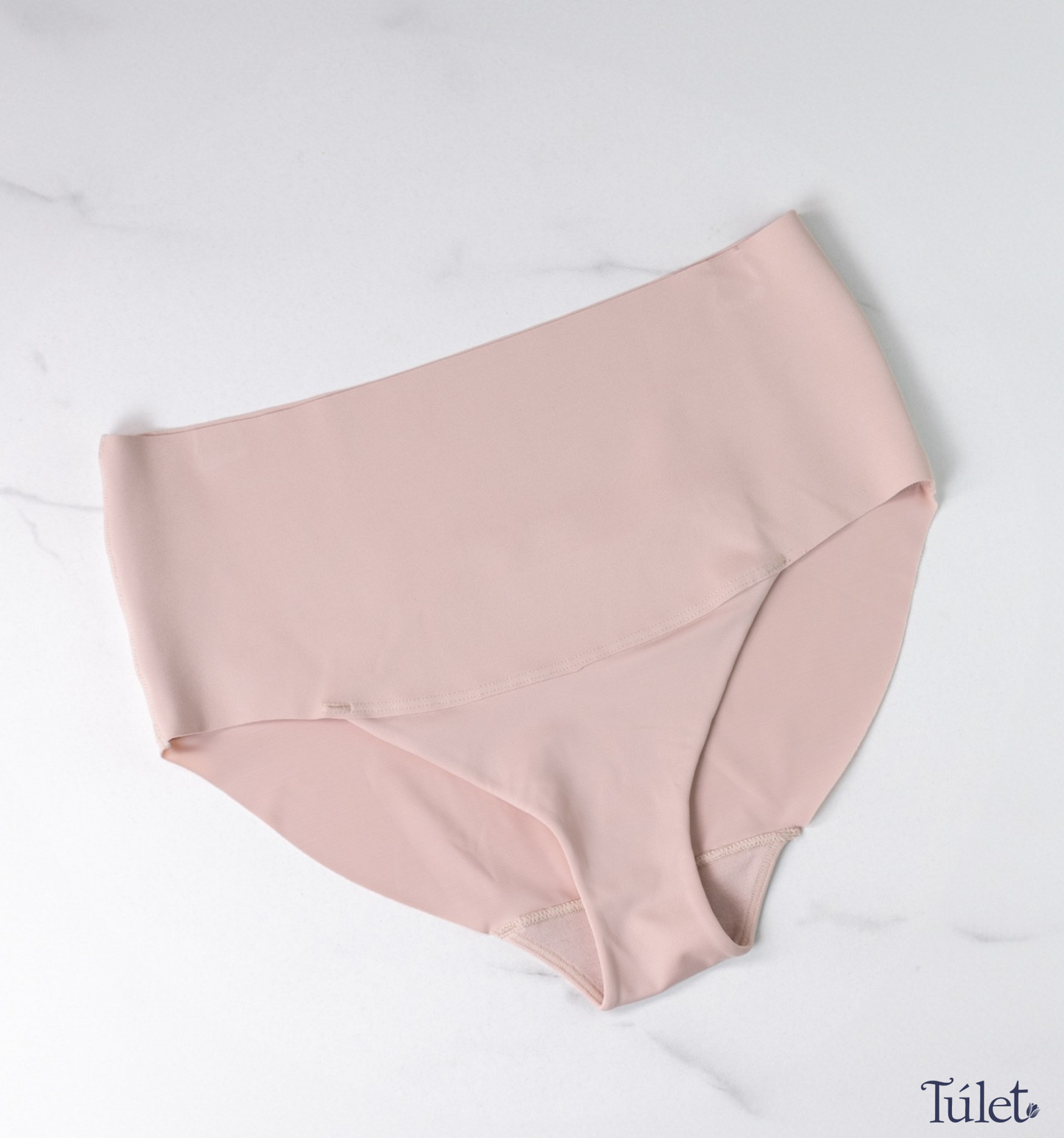 Panty talle alto con control medio de abdomen, invisible