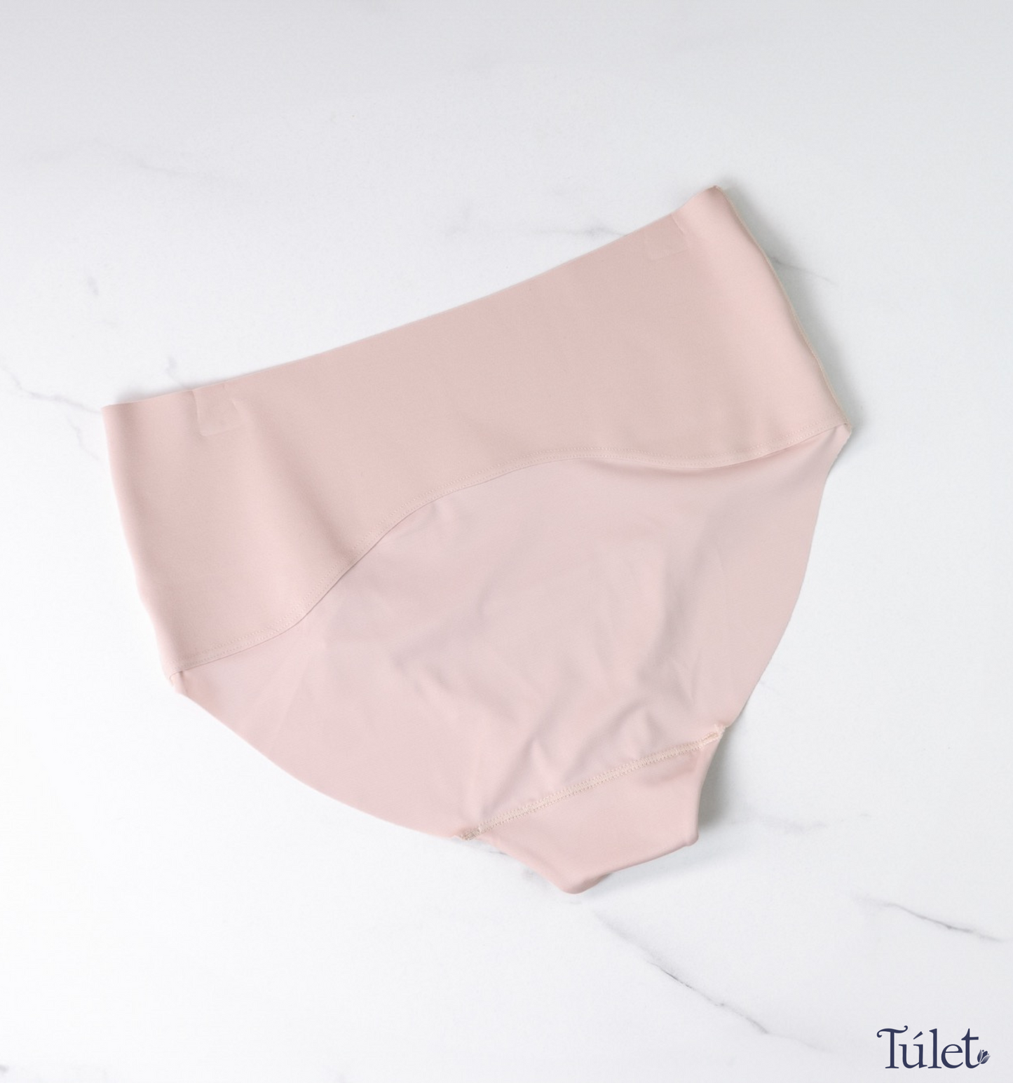 Panty talle alto con control medio de abdomen, invisible