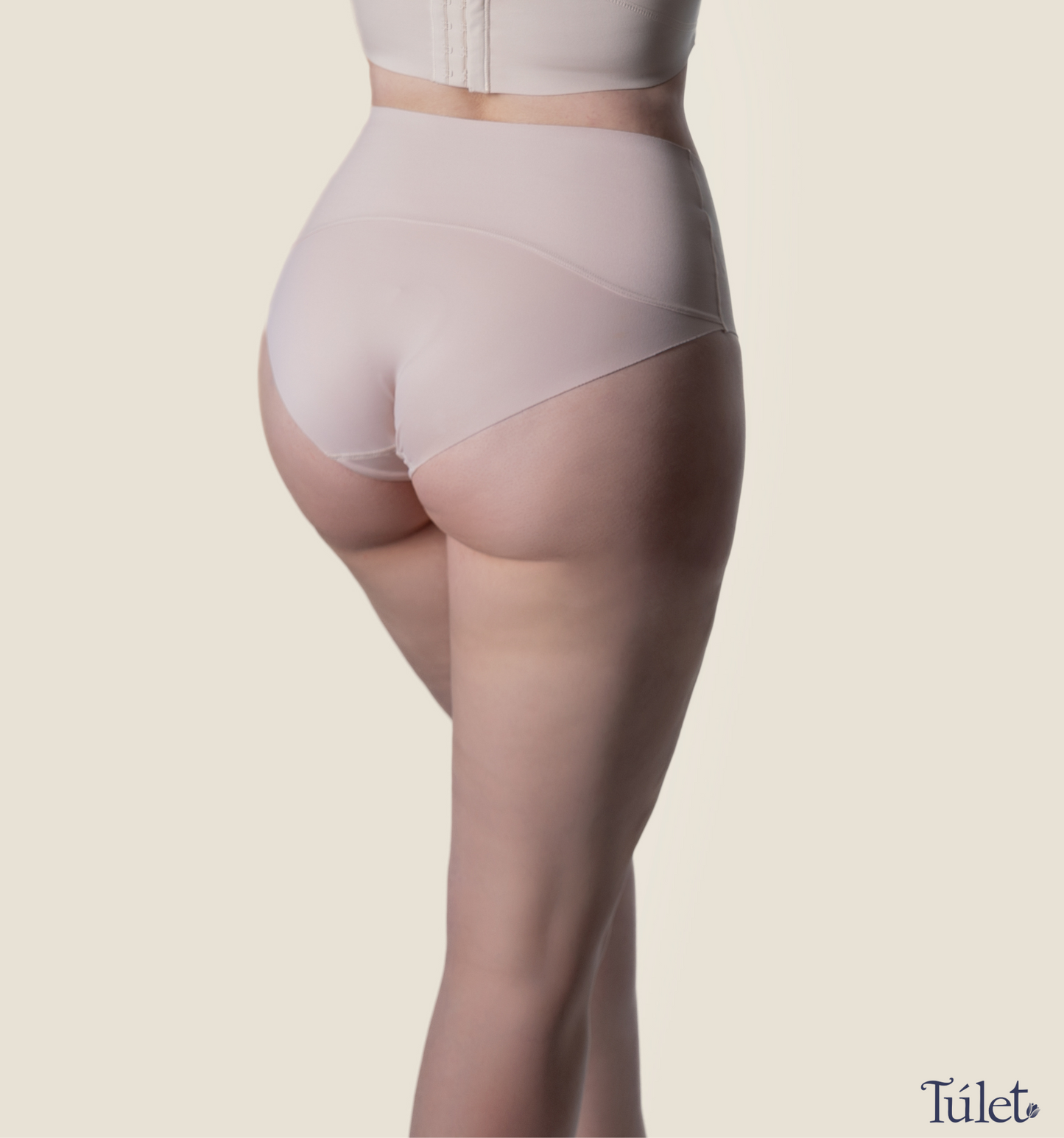 Panty talle alto con control medio de abdomen, invisible